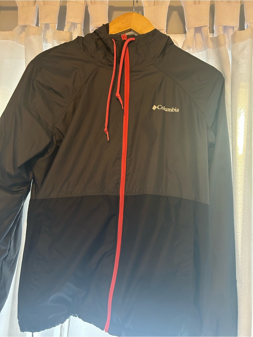 Columbia Women’s grey Windbreaker Jacket with pink Trim